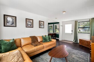 Duane Street in Los Angeles, CA - Building Photo - Interior Photo