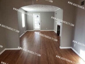 8410 55th Terrace in Mission, KS - Foto de edificio - Building Photo