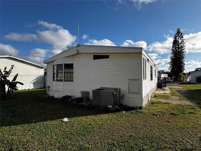 35250 SW 177th Ct in Homestead, FL - Building Photo - Building Photo