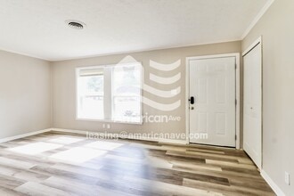 6103 Trena Trail in Louisville, KY - Foto de edificio - Building Photo