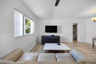 759 Meridian Ave in Miami Beach, FL - Building Photo - Building Photo
