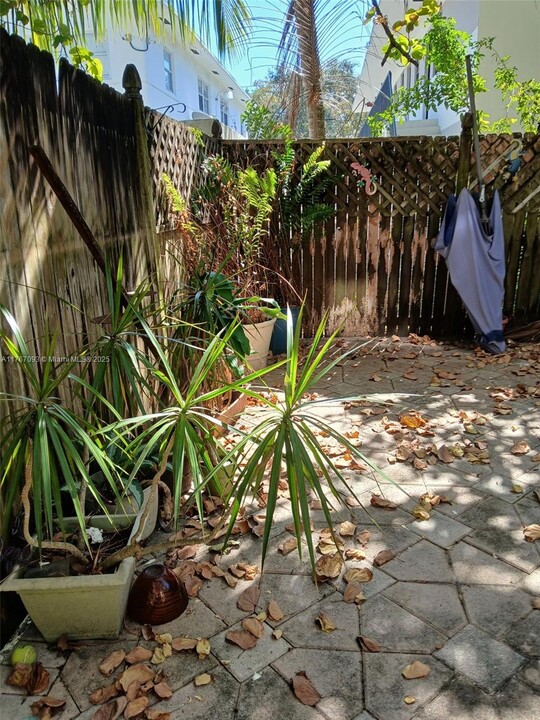 3680 Oak Ave, Unit 3 in Miami, FL - Building Photo