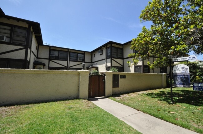 11720 Magnolia Blvd