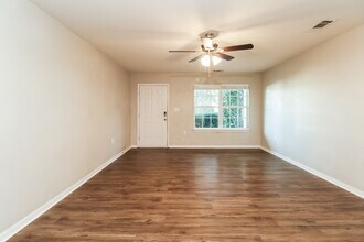 721 Overlook Rd in Lowell, NC - Building Photo - Building Photo