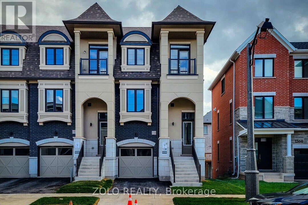 1364 Kaniv St in Oakville, ON - Building Photo