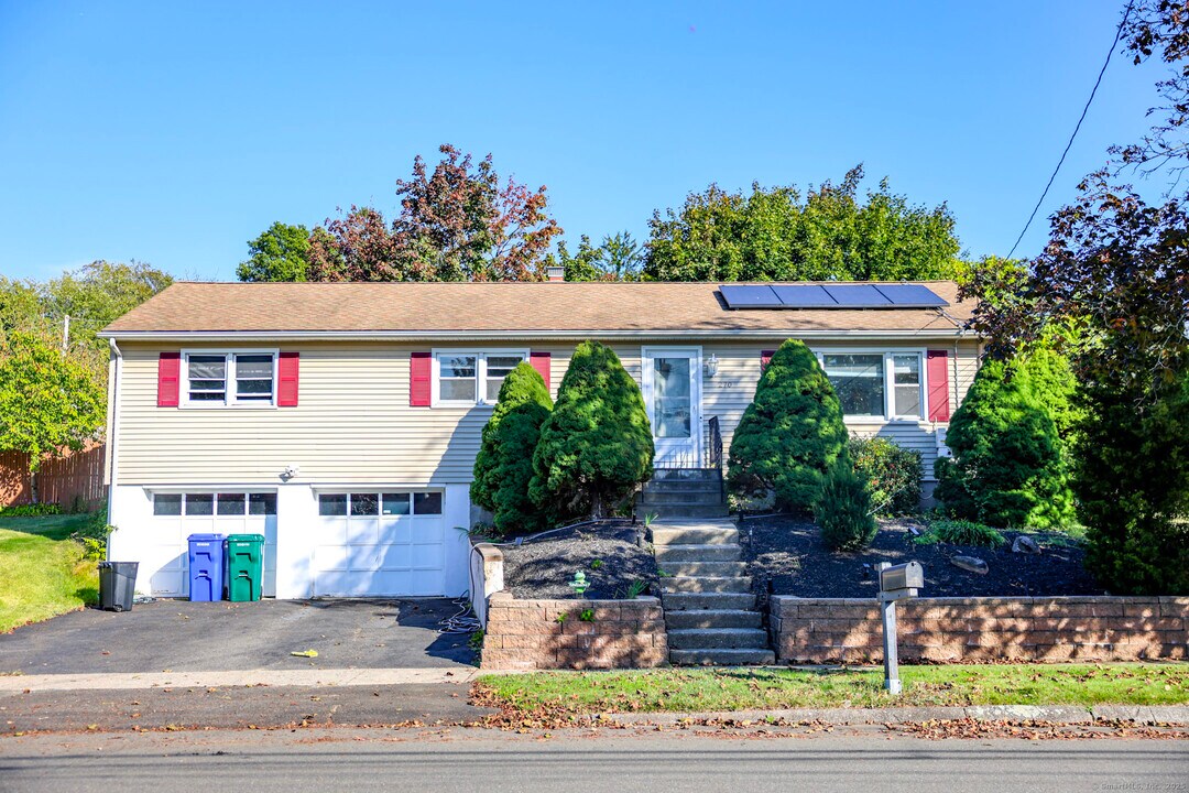270 Glenn Dr in Stratford, CT - Building Photo