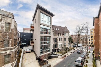 3240 Hiatt Pl NW in Washington, DC - Building Photo - Building Photo