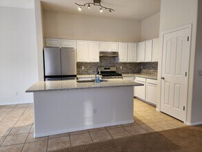 4073 E Reins Rd in Gilbert, AZ - Foto de edificio - Building Photo