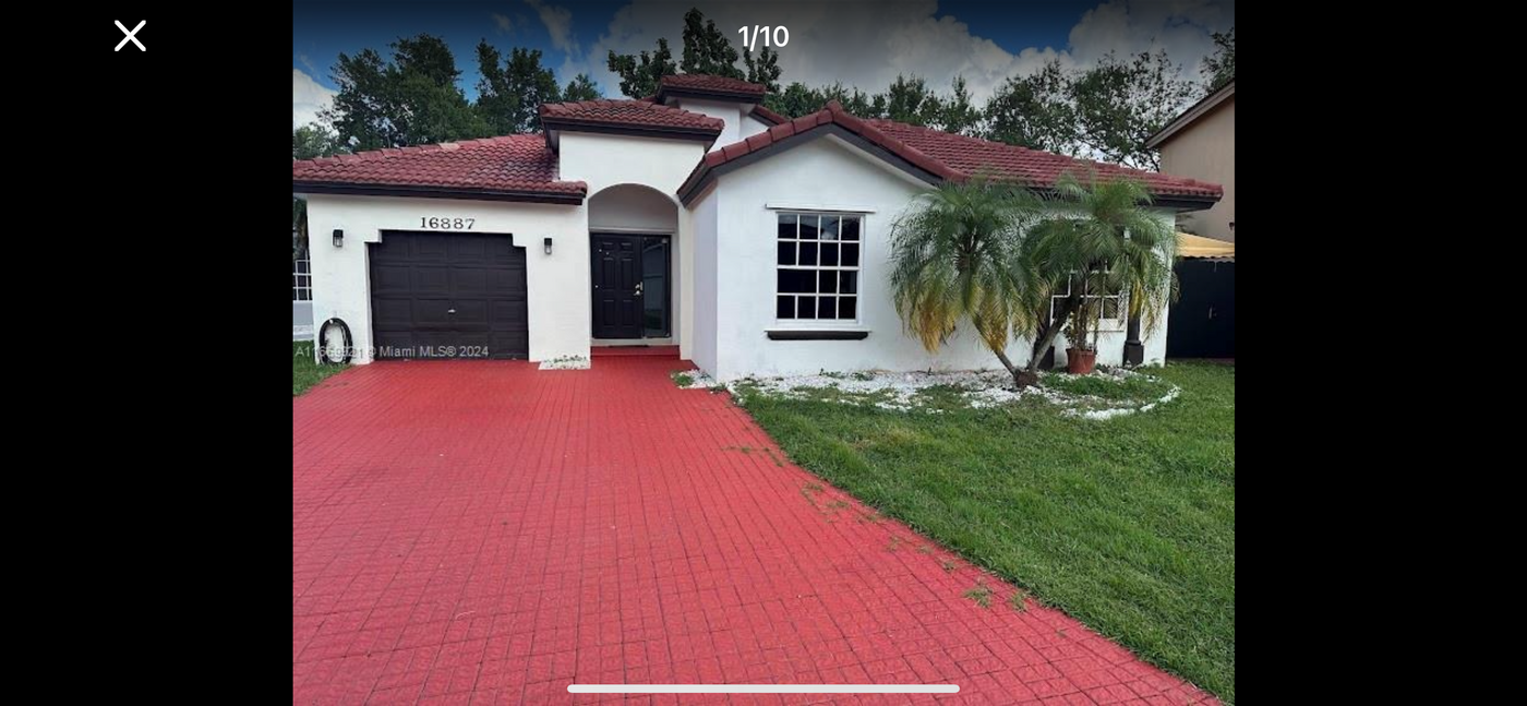 16887 SW 90th St in Miami, FL - Foto de edificio