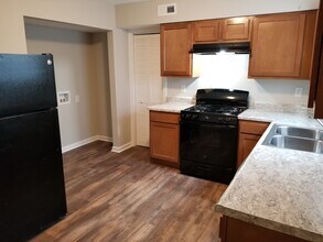 924 Rarig Ave, Unit A in Columbus, OH - Building Photo - Building Photo