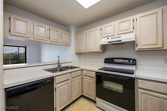 900 Arbor Lake Dr in Naples, FL - Foto de edificio - Building Photo