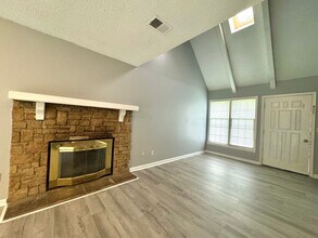 1400 La Chateau Dr, Unit Unit 1412 in Liberty, MO - Building Photo - Building Photo