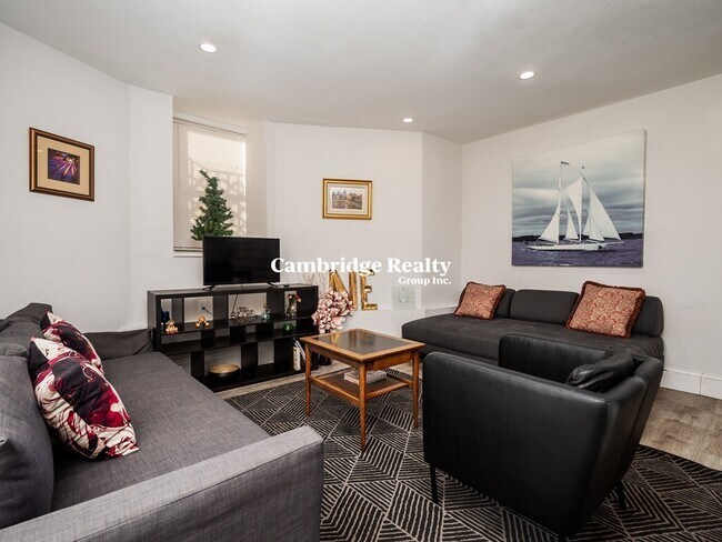 2 Buckley Ave, Unit 1T