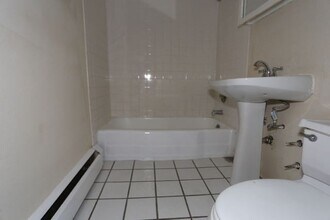1424 N Dearborn St, Unit A06C in Chicago, IL - Building Photo - Building Photo