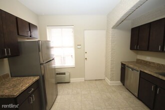 2858 N Clark St in Chicago, IL - Building Photo - Building Photo