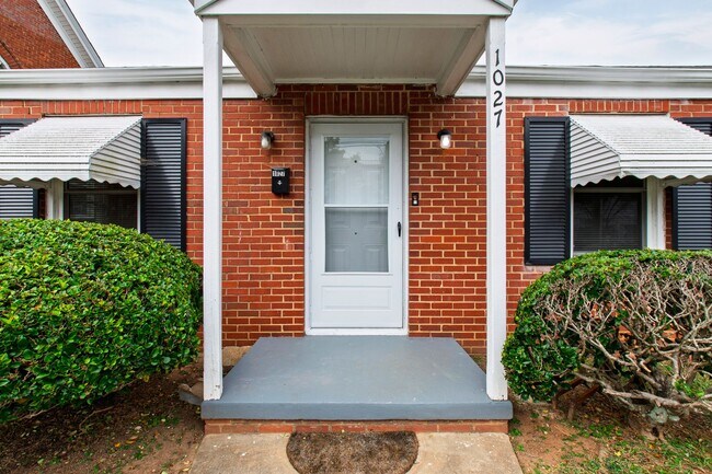 1027 Oberlin Rd in Raleigh, NC - Building Photo - Building Photo