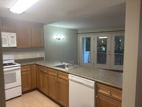 3250 Fairfield Ave, Unit 113 in Bridgeport, CT - Building Photo - Building Photo