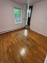 14 Walnut Ave E in Farmingdale, NY - Building Photo - Building Photo