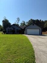 4403 Prestwick Dr in Oakwood, GA - Building Photo