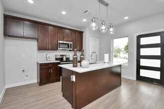 9806 Nedwald St in Houston, TX - Building Photo - Building Photo