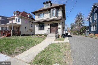 231 E Knight Ave in Collingswood, NJ - Building Photo - Building Photo