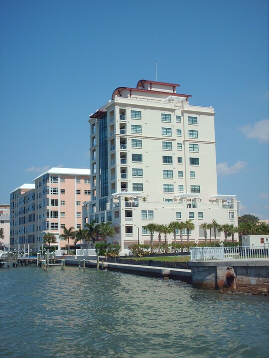 Majestic Bay in Sarasota, FL - Building Photo