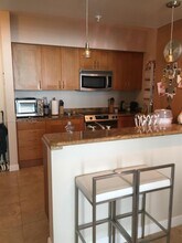 1745 E Hallandale Beach Blvd, Unit 1105W in Hallandale Beach, FL - Foto de edificio - Building Photo