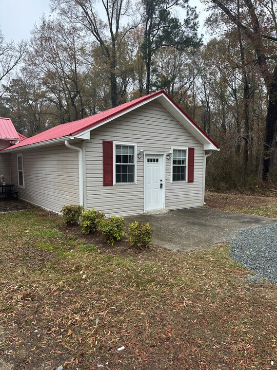 2222 NC-210 in Smithfield, NC - Building Photo