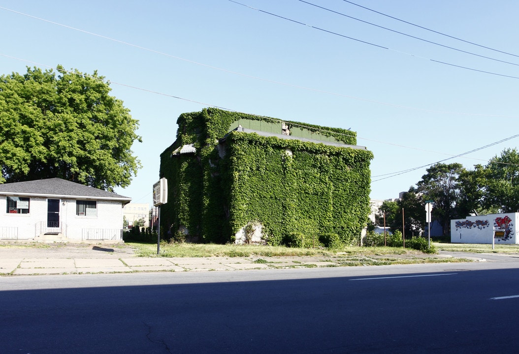 619 Cherry Ave in Canton, OH - Building Photo