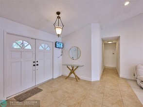 10527 Zurich St in Hollywood, FL - Building Photo - Building Photo