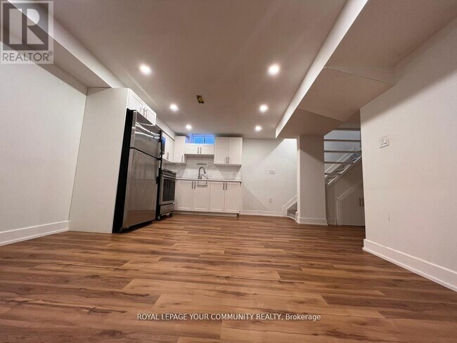 93 Starr Crescent in Aurora, ON - Building Photo - Building Photo