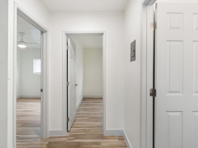 1332 Walnut Ave in Long Beach, CA - Foto de edificio - Building Photo