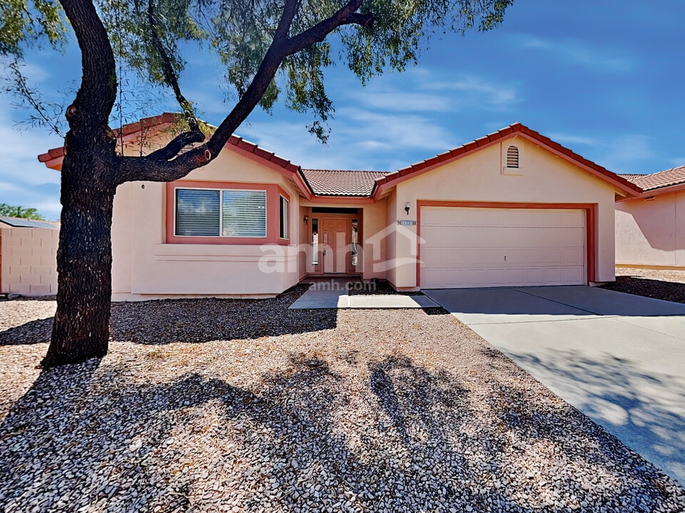 9921 N Stageline Trl in Tucson, AZ - Building Photo