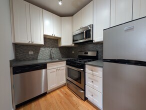 2832 W Palmer St, Unit 301 in Chicago, IL - Foto de edificio - Building Photo