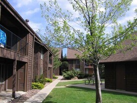 1200 S Riordan Ranch St, Unit University Meadows #72 in Flagstaff, AZ - Building Photo