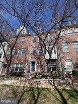 6493 Powatan Knoll Ct in Alexandria, VA - Building Photo