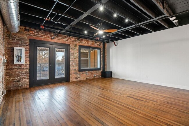 330 W Lamar St, Unit 201 in Sherman, TX - Building Photo - Building Photo