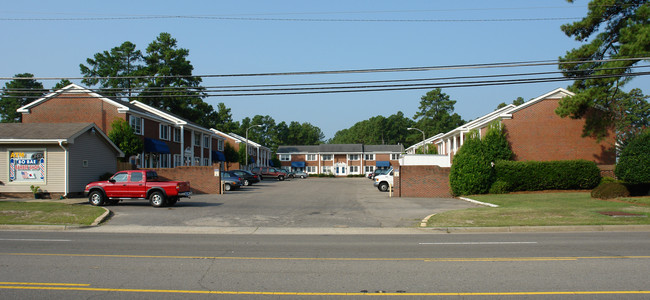 Kensington Court Apartments in Fayetteville, NC - Foto de edificio - Building Photo