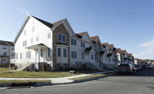 68 Sanztown Rd in Lakewood, NJ - Building Photo - Building Photo