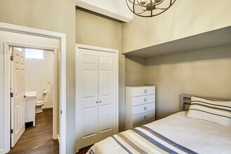 2732 44th Ave SW in Seattle, WA - Building Photo - Building Photo