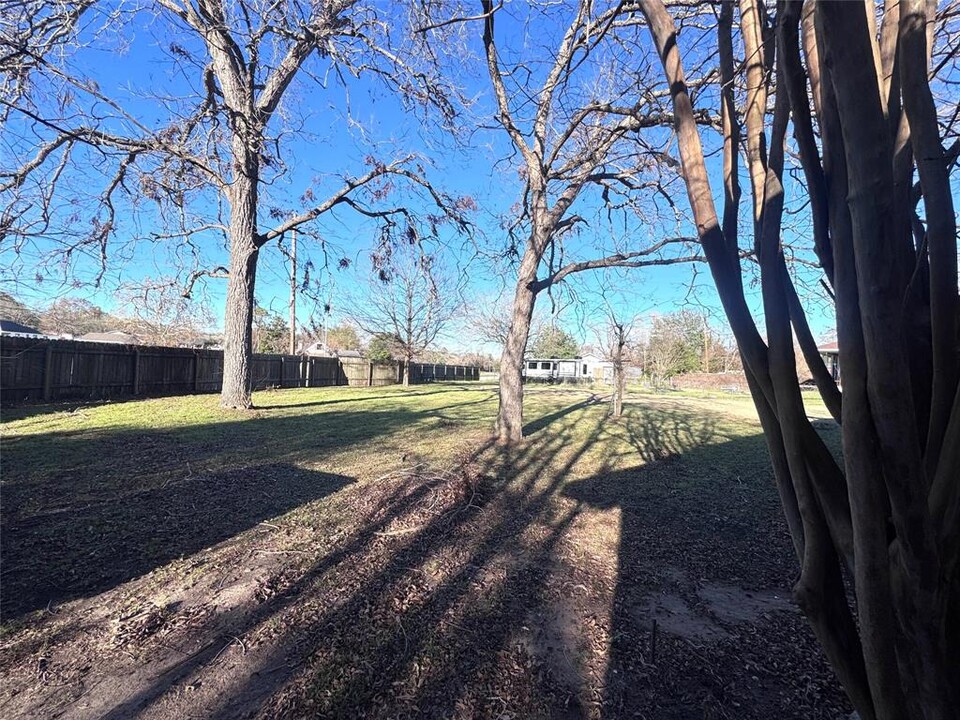 1010 Hudson St in Brenham, TX - Building Photo