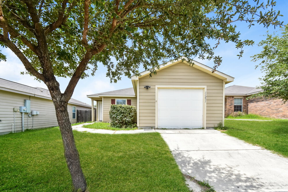 11231 Pecan Canyon in San Antonio, TX - Building Photo