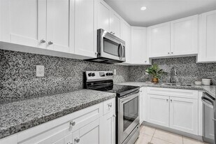 9301 SW 92nd Ave in Miami, FL - Building Photo