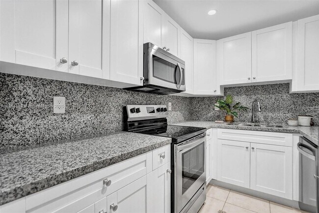 9301 SW 92nd Ave in Miami, FL - Building Photo - Building Photo