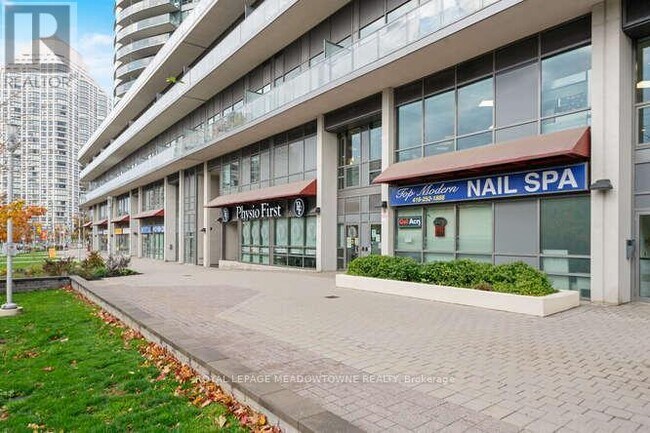 2230-2230 Lake Shore Blvd W in Toronto, ON - Building Photo - Building Photo