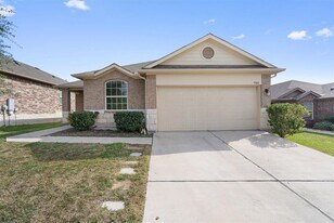 5905 Montrelia Dr in Austin, TX - Building Photo