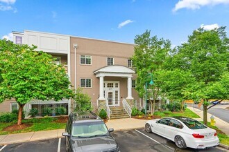4177 S Four Mile Run Dr in Arlington, VA - Building Photo - Building Photo
