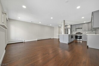266 Garibaldi Ave in Lodi, NJ - Building Photo - Building Photo