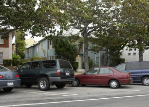 1744 Winona Blvd in Los Angeles, CA - Foto de edificio - Building Photo