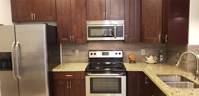 3918 Cherry Ln in Weston, FL - Building Photo - Building Photo